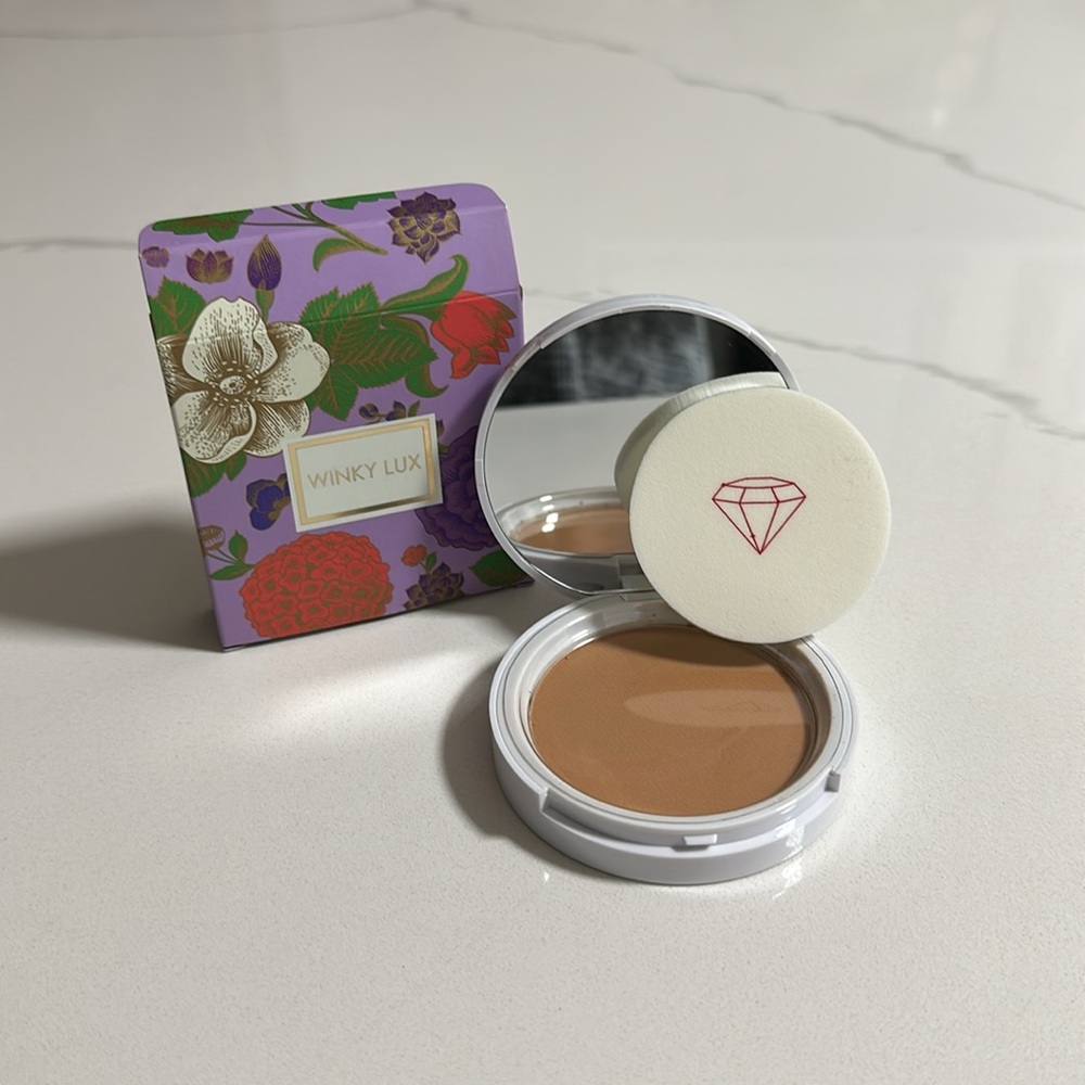WINKY LUX Diamond Powder Foundation Deep